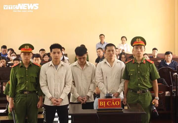 Các bị cáo Khánh, Vũ và Hận (từ trái sang).