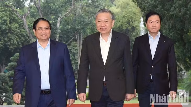 Tổng Bí thư Tô Lâm tới chủ trì cuộc làm việc với Tiểu ban Kinh tế-Xã hội Đại hội XIV của Đảng. (Ảnh: TRẦN HẢI)