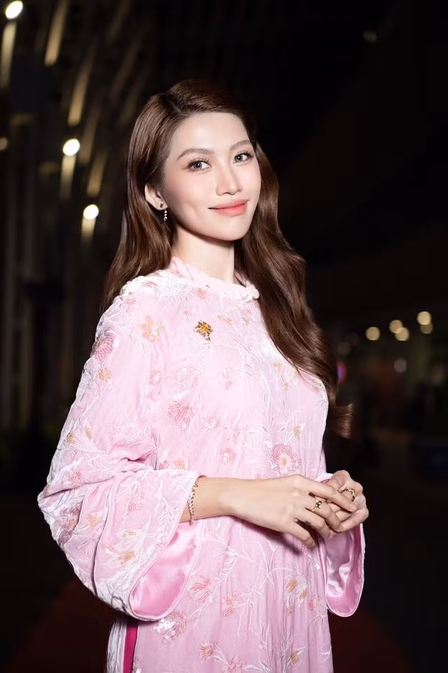 Chế Nguyễn Quỳnh Châu với hơn 1 thập kỷ làm nghề đã tạo nên vị trí cho riêng mình