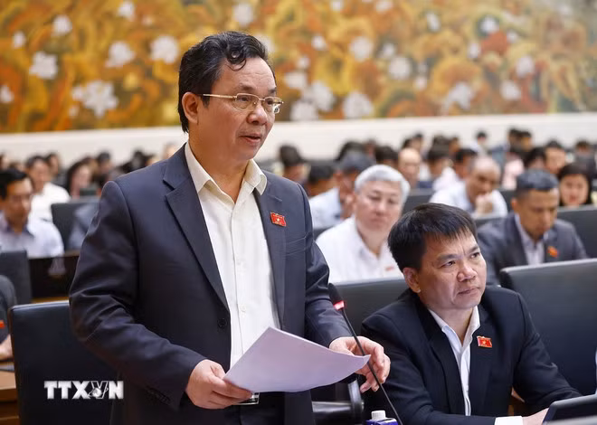 Đại biểu Quốc hội thành phố Hà Nội Hoàng Văn Cường phát biểu ý kiến. (Ảnh: Doãn Tấn/TTXVN)