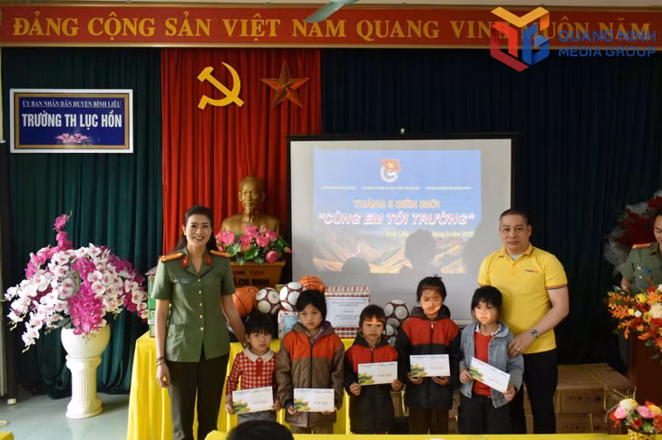 Tặng quà
