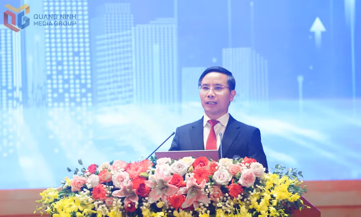 Đồng chí Phạm Đức Ấn, Phó Bí thư Tỉnh ủy, Chủ tịch UBND tỉnh, phát biểu chỉ đạo hội nghị. 