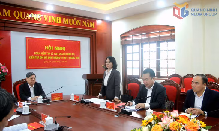Đồng chí Trịnh Thị Minh Thanh, Phó Bí thư Thường trực Tỉnh ủy, Chủ tịch HĐND tỉnh, phát biểu tại buổi kiểm tra Ban Thường vụ Thị ủy Quảng Yên.