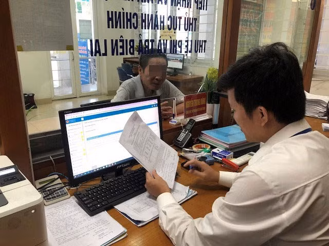 Chủ tịch UBND xã đủ điều kiện nghỉ thôi việc theo Nghị định 178/2024/NĐ-CP được trợ cấp 3 tháng tiền lương hiện hưởng để tìm việc làm. Ảnh minh họa: Bảo Hân