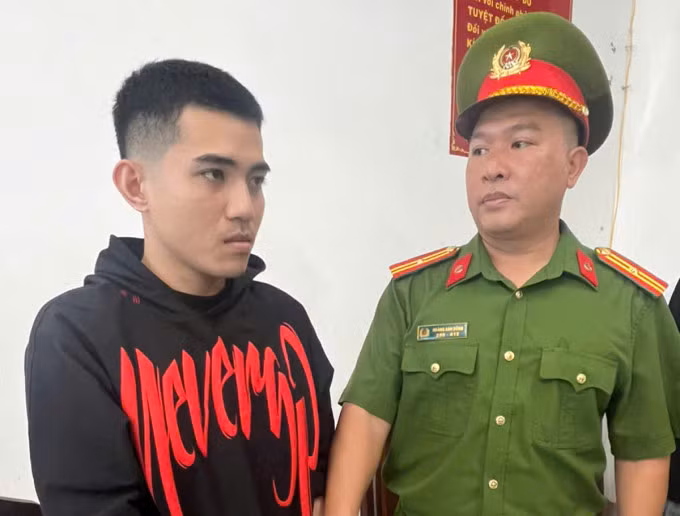 Hồ Ngọc Tuấn tại cơ quan điều tra. Ảnh: Bảo Trân