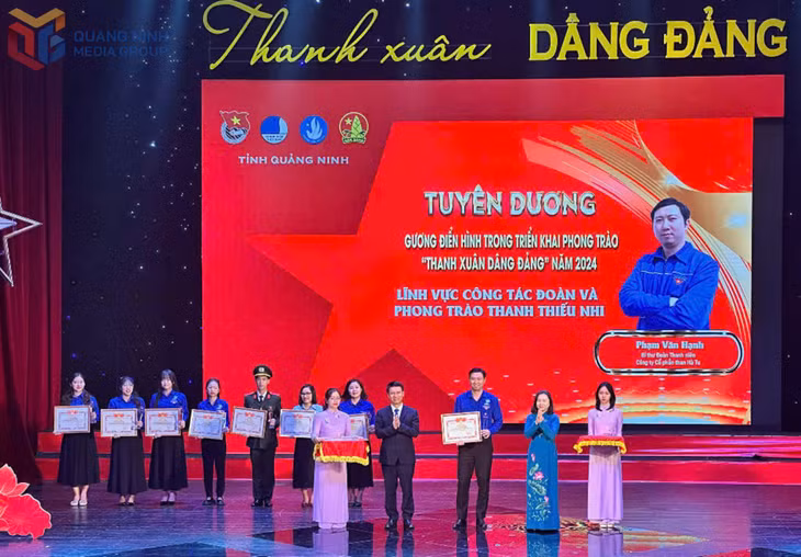Anh Phạm Văn Hạnh, Bí thư Đoàn Thanh niên Công ty Cổ phần Than Hà Tu được tuyên dương điển hình trong triển khai phong trào 