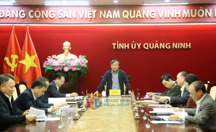 Đồng chí Vũ Đại Thắng, Ủy viên Trung ương Đảng, Bí thư Tỉnh ủy, Trưởng Ban Chỉ đạo phòng, chống tham nhũng, lãng phí, tiêu cực tỉnh, chủ trì và kết luận phiên họp.
