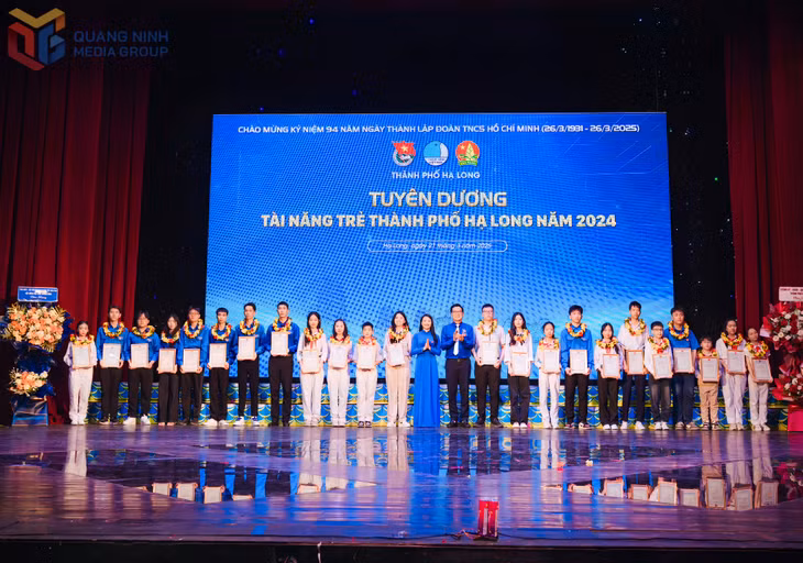 Thành Đoàn Hạ Long tuyên dương Tài năng trẻ thành phố năm 2024.