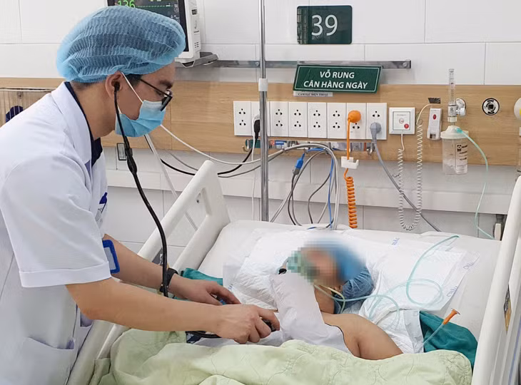 Bệnh nhân đang theo dõi tích cực tại bệnh viện. Ảnh: PV.