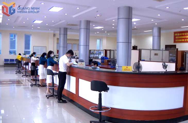 Từ khi KBNN Quảng Ninh triển khai dịch vụ công mức độ 4 đã giảm tải số lượng người đến Kho bạc giao dịch.