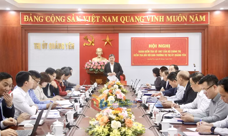 Đồng chí Trần Văn Rón, Ủy viên Trung ương Đảng, Phó Chủ nhiệm Thường trực Ủy ban Kiểm tra Trung ương, phát biểu tại buổi kiểm tra Ban Thường vụ Thị ủy Quảng Yên.