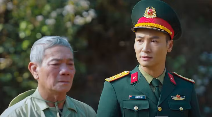 NSND Quốc Trị và Mạnh Trường đóng vai hai bố con đều là bộ đội trên phim.