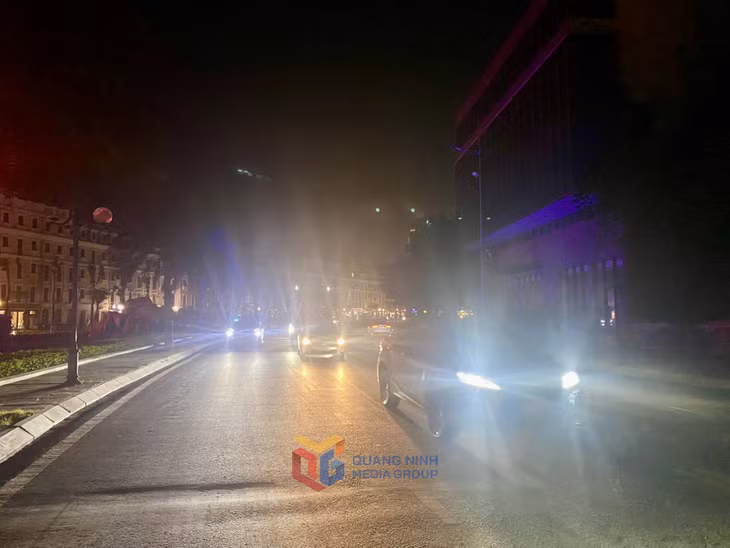 Tại nhiều tuyến phố chính và địa điểm công cộng trong toàn tỉnh, hệ thống chiếu sáng, đèn cao áp... được tắt bớt để hưởng ứng chiến dịch.
