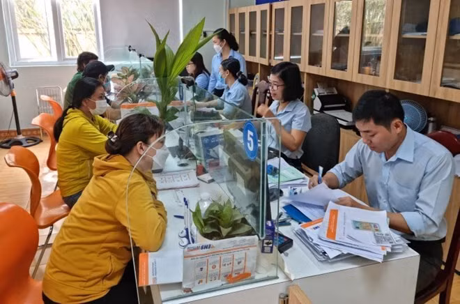 Dù nghỉ hưu trước tuổi, mức lương hưu tối đa mà CBCCVC và người lao động có thể nhận vẫn không vượt quá 75% mức bình quân tiền lương đóng BHXH. Ảnh: Nam Dương