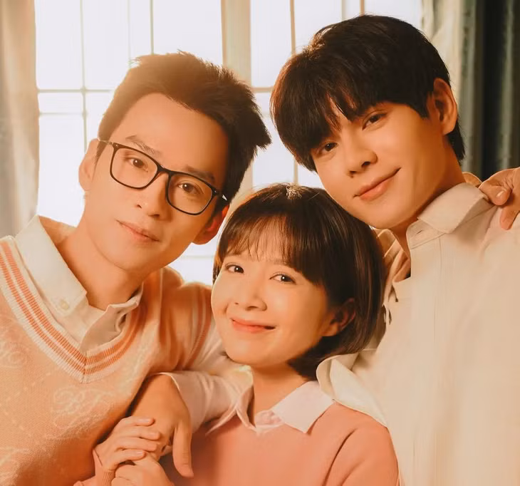 Trần Nghĩa và Ngọc Huyền, Thái Vũ trong phim “Cha tôi, người ở lại“. Ảnh: FBNV
