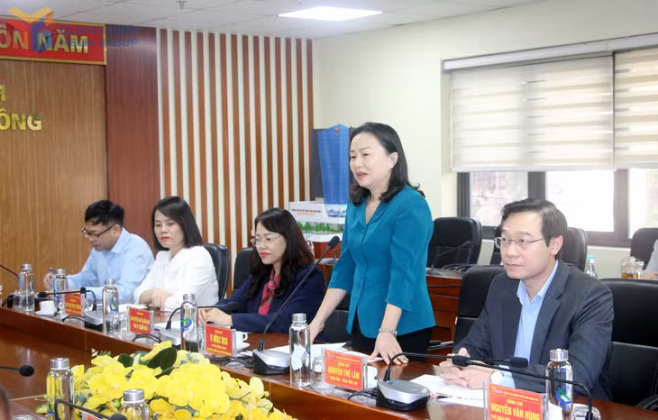Đồng chí Vi Ngọc Bích, Phó Chủ tịch Thường trực HĐND tỉnh Quảng Ninh phát biểu tại buổi làm việc.