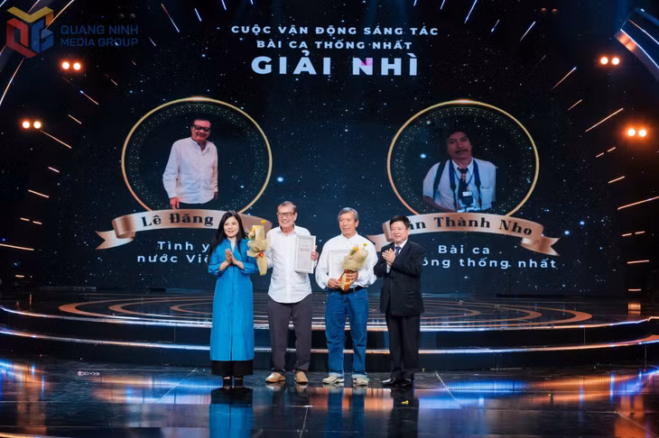 Nhạc sĩ Lê Đăng Vệ nhận giải Nhì với ca khúc "Tình yêu nước Việt tôi".