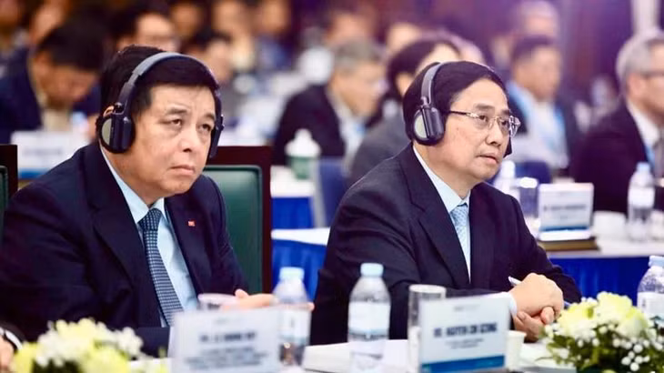 Thủ tướng Phạm Minh Chính và Phó Thủ tướng Nguyễn Chí Dũng tham dự Diễn đàn. (Ảnh: TUẤN HÙNG)