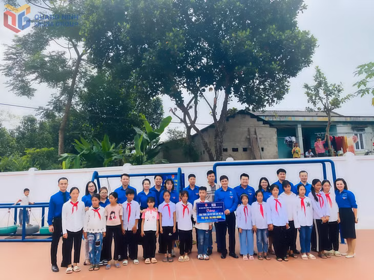 Công trình sân vui chơi cho thanh thiếu nhi tại nhà văn hoá thôn Tân Ốc 1 trị giá 30 triệu đồng.