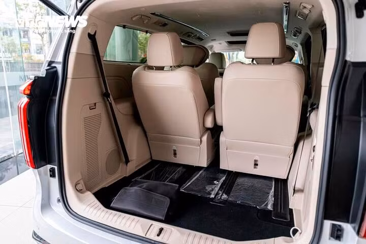 Hàng ghế thứ 3 của GWM WEY 80 PHEV có thể điều khiển điện tự động đẩy lên để tăng không gian hành lý phía sau với thể tích có thể đạt tới