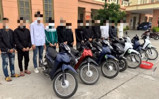 12 thanh thiếu niên ở huyện Tiền Hải, tỉnh Thái Bình vừa bị khởi tố về tội "Gây rối trật tự công cộng". Ảnh: Nam Hồng