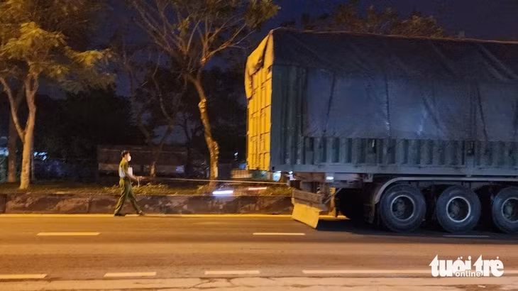 Xe container liên quan vụ tai nạn - Ảnh: NGỌC KHẢI