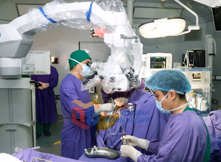 Nhiều kỹ thuật cao trong chuyên ngành phẫu thuật sọ não, cột sống được triển khai tại Bệnh viện Đa khoa tỉnh (3-2025). Ảnh: Lê Nam