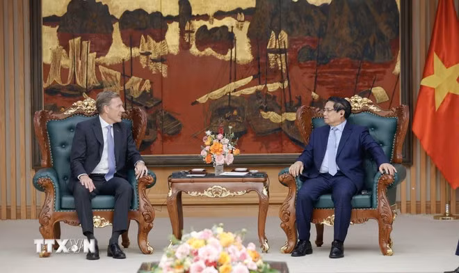 Thủ tướng Phạm Minh Chính tiếp ông Wouter van Wersch, Phó Chủ tịch điều hành toàn cầu Tập đoàn Airbus. (Ảnh: Dương Giang/TTXVN)