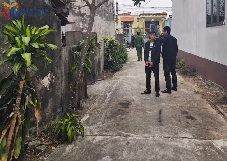 Đối tượng Nguyễn Văn Dưỡng tại hiện trường của vụ án.