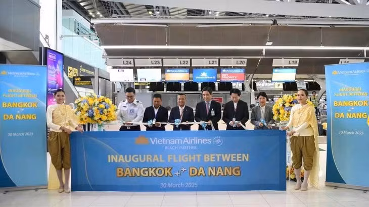 Lễ cắt băng khai trương đường bay thẳng Bangkok-Đà Nẵng.