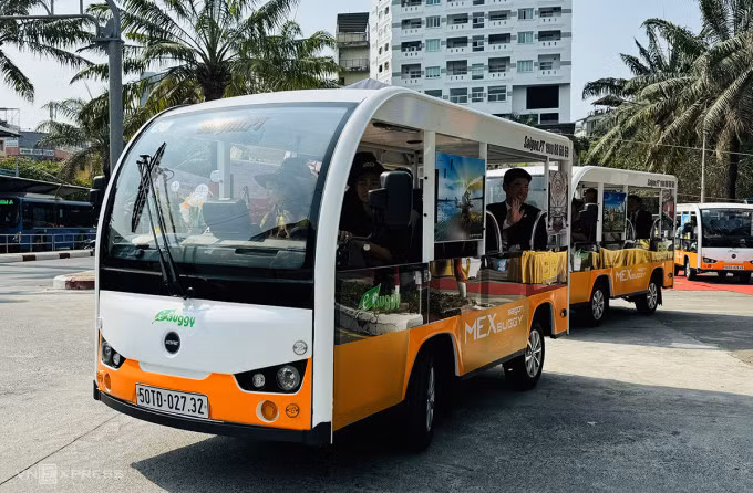 Xe điện do Công ty TNHH Saigon Public Transport (Saigon.PT) khai thác chạy ở nội đô TP HCM. Ảnh: Hạ Giang