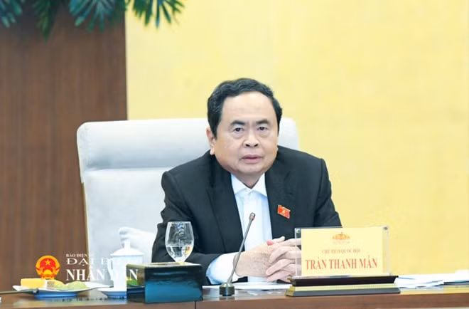 Chủ tịch Quốc hội đề nghị chỉ đạo Thường trực Ủy ban Pháp luật và Tư pháp nghiên cứu sửa đổi, bổ sung một số điều của Hiến pháp liên quan đến tổ chức bộ máy của hệ thống chính trị. Ảnh: Lâm Hiển