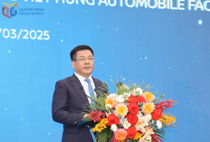 Đồng chí Nguyễn Hồng Diên, Ủy viên Trung ương Đảng, Bộ trưởng Bộ Công Thương, phát biểu tại lễ khánh thành.