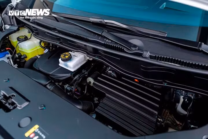 GWM WEY 80 PHEV sử dụng công nghệ lai điện nên có sức mạnh đáng kể khi có thể sản sinh công suất tối đa 505 mã lực và mô-men xoắn cực đại 768 Nm. Tuy nhiên để đảm bảo sự êm ái và tiết kiệm thì xe lại được trang bị hộp số ly hợp kép DHT tối ưu cho xe hybrid theo công nghệ của GWM.