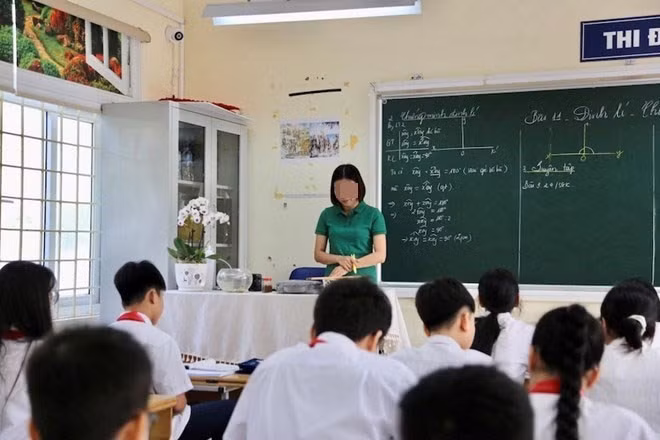 Nhiều giáo viên chật vật tìm cách đăng ký dạy thêm sao cho đúng quy định. Ảnh minh họa: Vân Trang