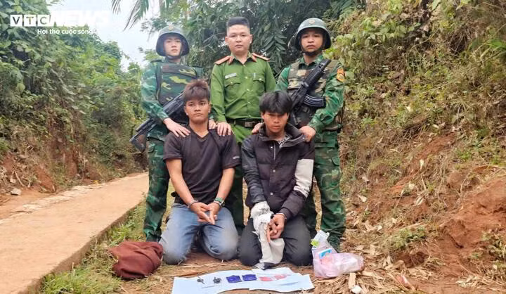 Hồ Văn Cóc và Hồ Văn Tiếu vượt biên trái phép sang Lào mua lượng lớn ma tuý mang về Việt Nam. (Ảnh: Đình Tiến)