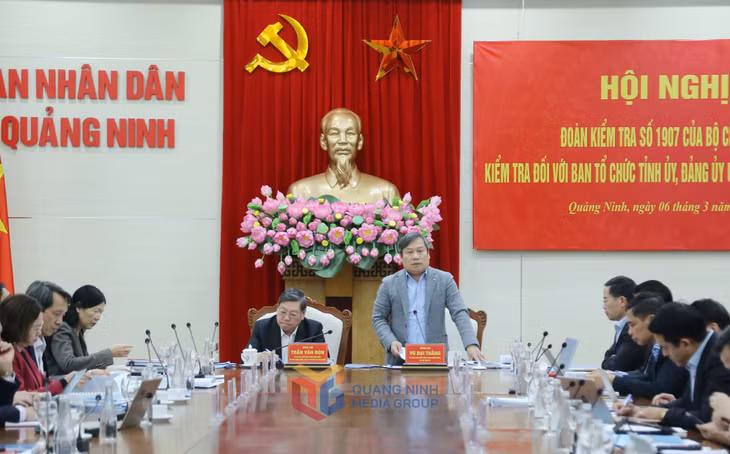 Đồng chí Vũ Đại Thắng, Ủy viên Trung ương Đảng, Bí thư Tỉnh ủy, phát biểu tại hội nghị.