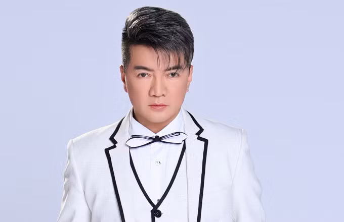 Ca sĩ chụp ảnh trong studio vào năm ngoái. Ảnh: Nhân vật cung cấp