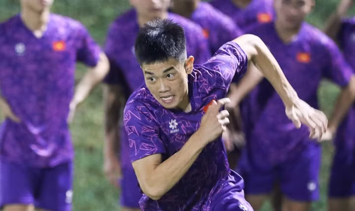 Đình Bắc nghỉ thi đấu hết mùa giải V.League 2024-2025.