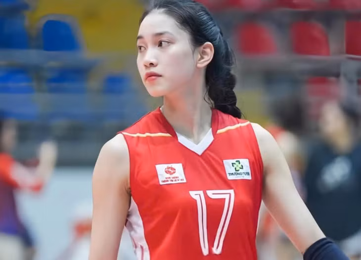 Chủ công Nguyễn Thị Phương có một ngày thi đấu xuất sắc với 27 điểm (47,9% + 4 blocks), trở thành mũi tấn công tốt nhất của Binh chủng Thông tin trong trận bán kết.