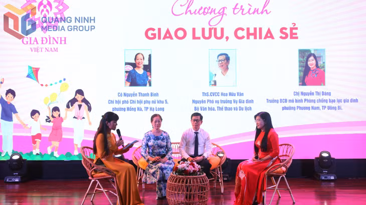 Sở Văn hóa và Thể thao phối hợp với Hội Liên hiệp Phụ nữ tỉnh tổ chức hội nghị nói chuyện chuyên đề “Xây dựng gia đình hạnh phúc trong thời đại 4.0”, tháng 6/2024. Ảnh: Mai Linh