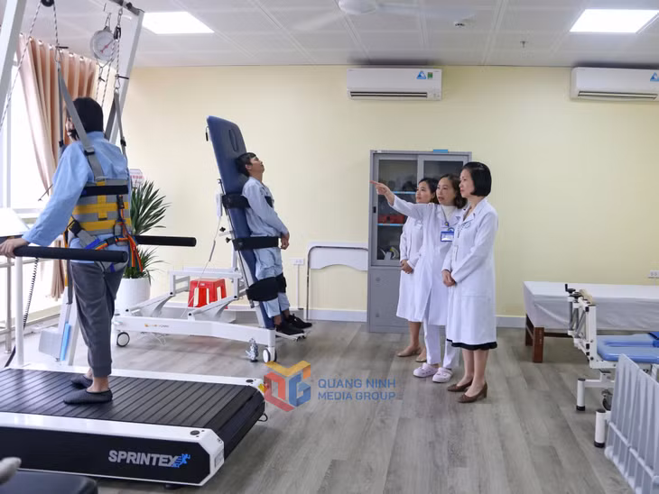 Bệnh nhân tại Bệnh viện Lão khoa- Phục hồi chức năng tỉnh được hỗ trợ điều trị bằng Robot tập phục hồi chức năng sớm ngay từ giai đoạn cấp.