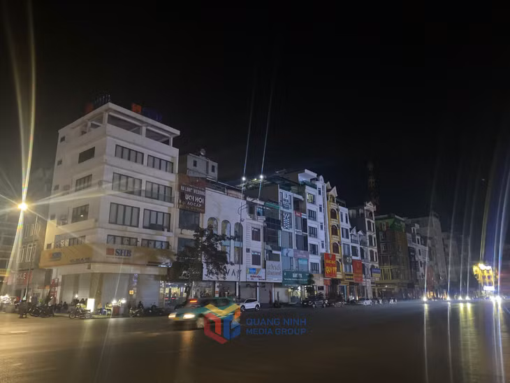 Nhiều nhà dân đồng loạt tắt thiết bị chiếu sáng trong một giờ để hưởng ứng chiến dịch.