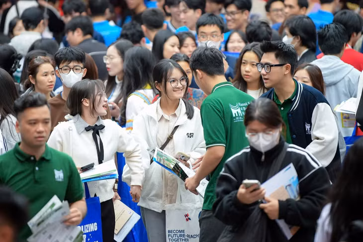 Một số ý kiến cho rằng, giữ nguyên lịch thi tốt nghiệp THPT, học sinh sẽ ổn định hơn về tư tưởng. Ảnh: Nam Trần