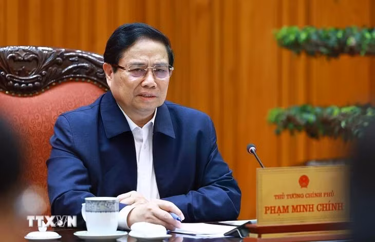 Thủ tướng Phạm Minh Chính chủ trì cuộc họp với các bộ, ngành để tháo gỡ khó khăn, vướng mắc các dự án tồn đọng. (Ảnh: Dương Giang/TTXVN)