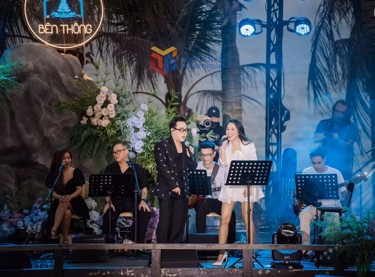 Những show ca nhạc được tổ chức tại sân khấu Tổ hợp vui chơi, giải trí Ngọn hải đăng thời gian qua luôn thu hút đông khán giả. Ảnh: Đơn vị cung cấp.