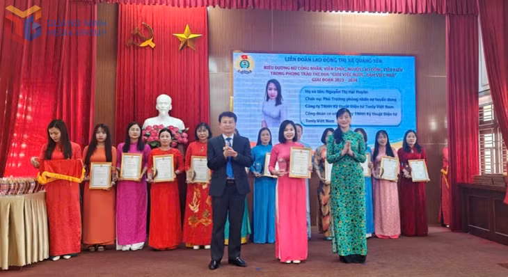 LĐLĐ TX Quảng Yên tổ chức tuyên dương nữ CNLĐ tiêu biểu xuất sắc trong phong trào thi đua "Giỏi việc nước, đảm việc nhà", tháng 3/2025.