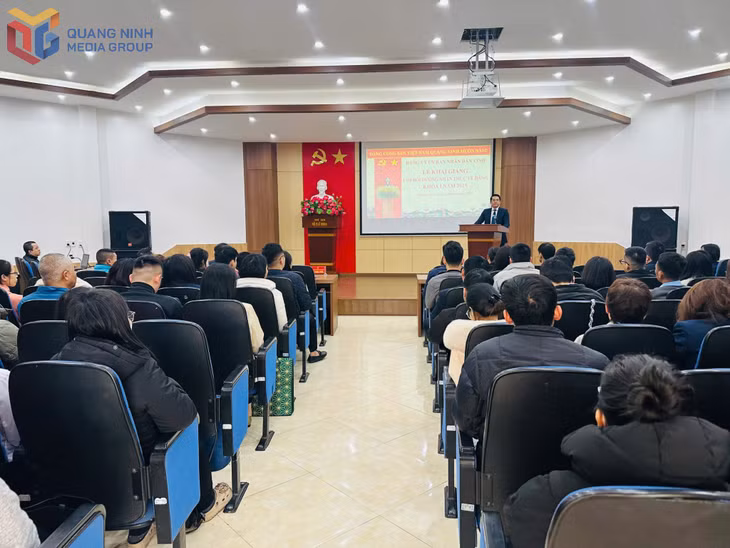Quang cảnh lễ khai giảng.