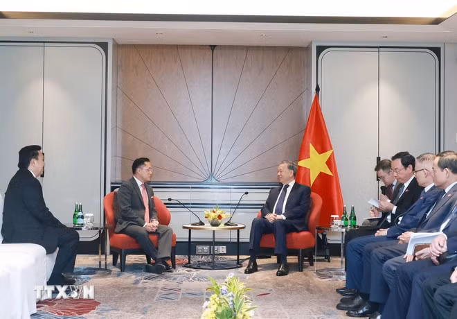 Tổng Bí thư Tô Lâm tiếp ông Patrick Walujo, Tổng Giám đốc, Chủ tịch Tập đoàn Gojek và ông Garibaldi Thohir, Chủ tịch PT Alamtri Resources. (Ảnh: Thống Nhất/TTXVN)