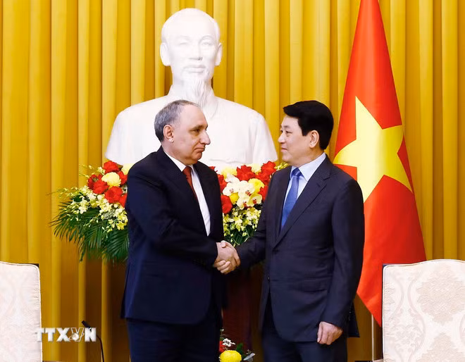 Chủ tịch nước Lương Cường tiếp Viện trưởng Viện Kiểm sát Tối cao Azerbaijan Kamran Bayram Aliyev. (Ảnh: Lâm Khánh/TTXVN)